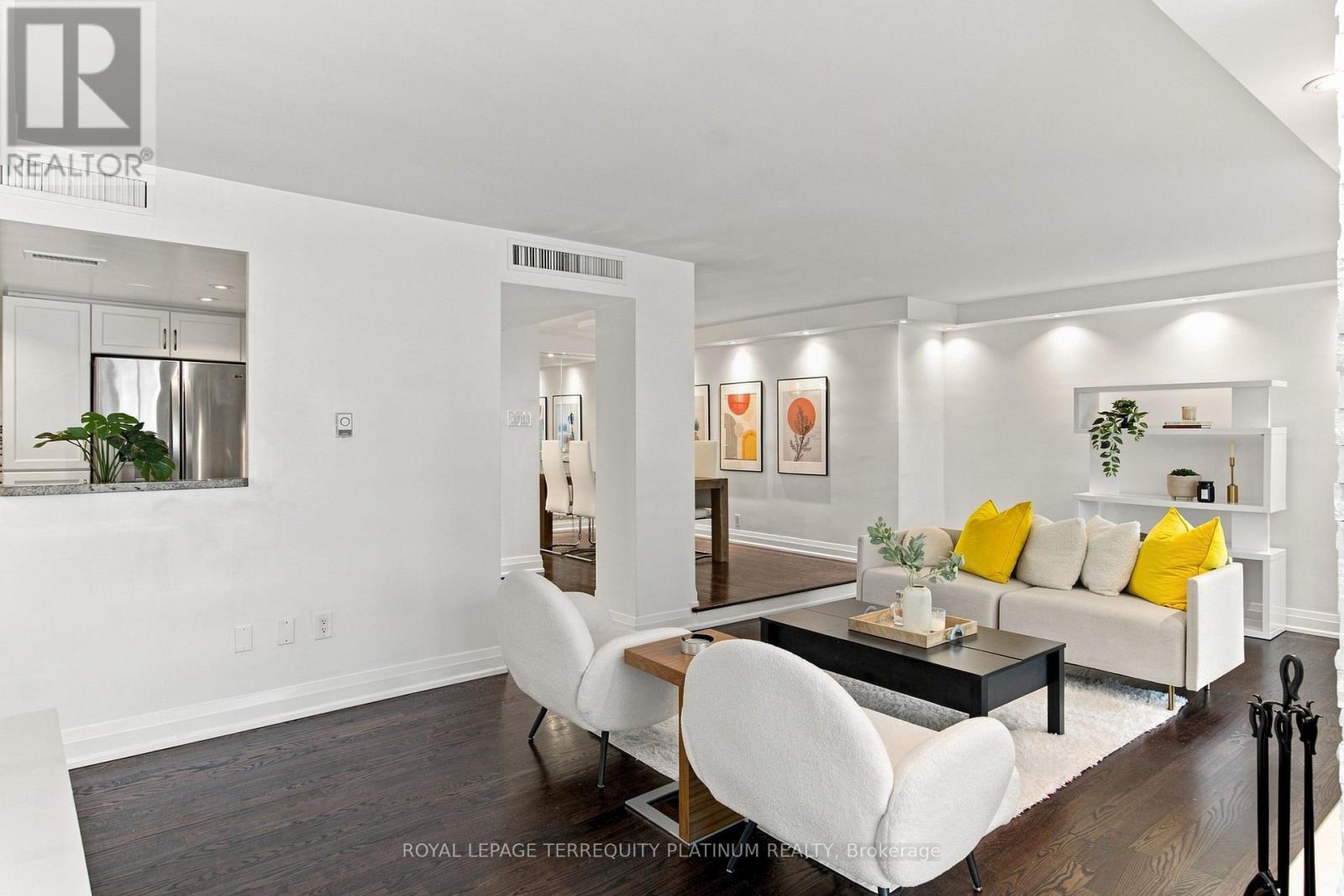 203- 70 Montclair Avenue, Toronto, ON photo 11