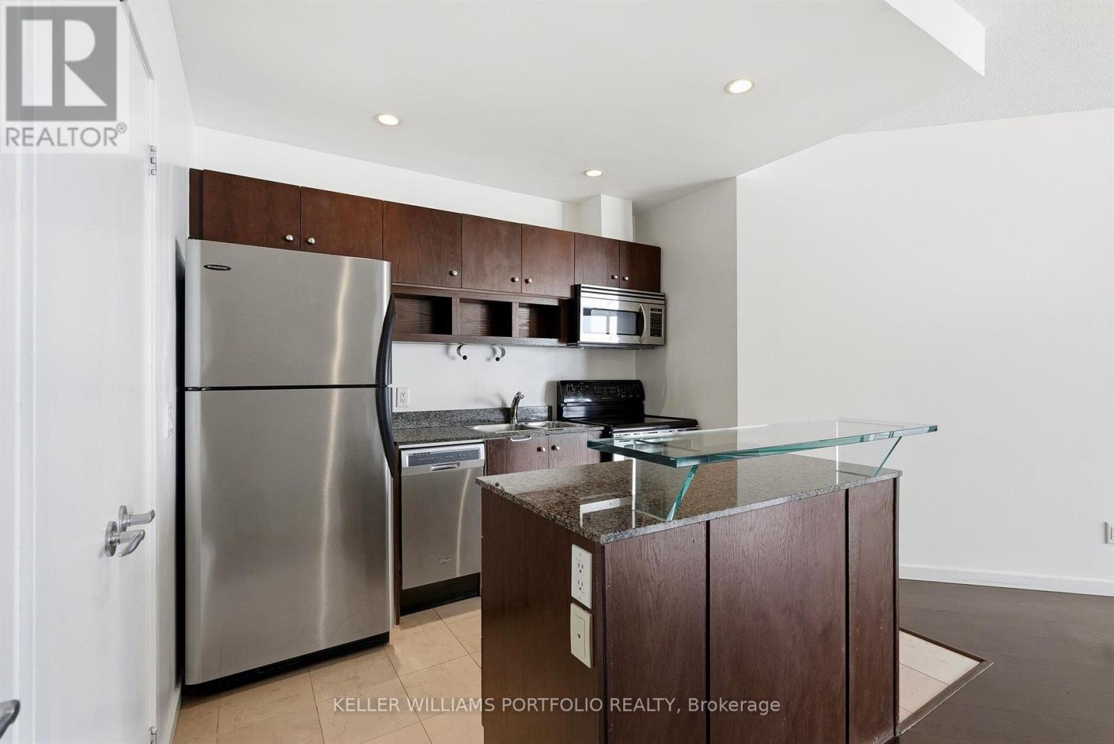 208 Queens Quay West — photo 11