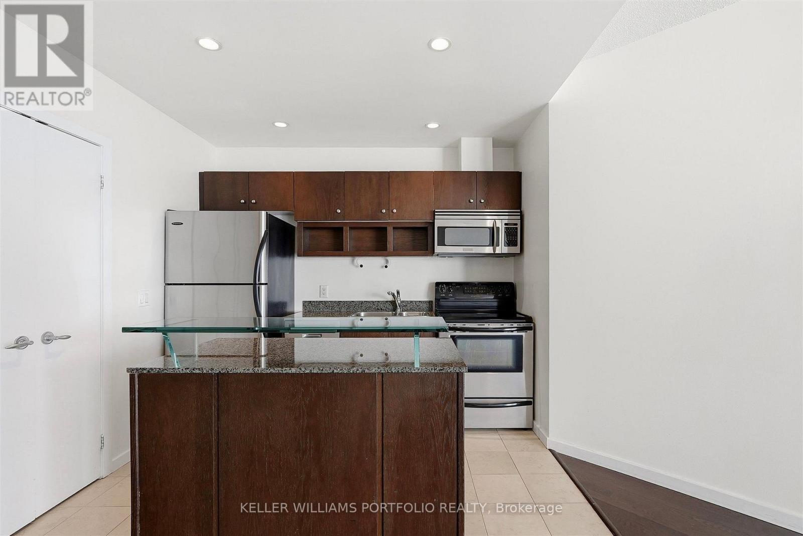 208 Queens Quay West — photo 12