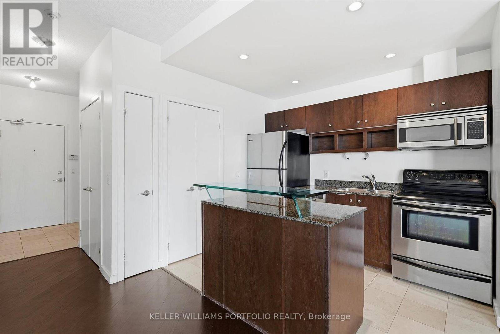 208 Queens Quay West — photo 13