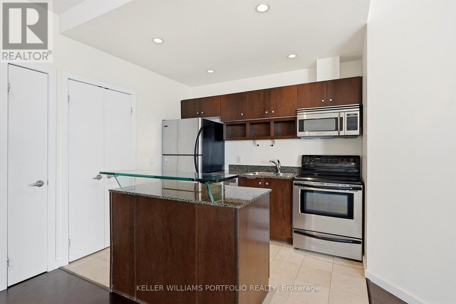 208 Queens Quay West — photo 14