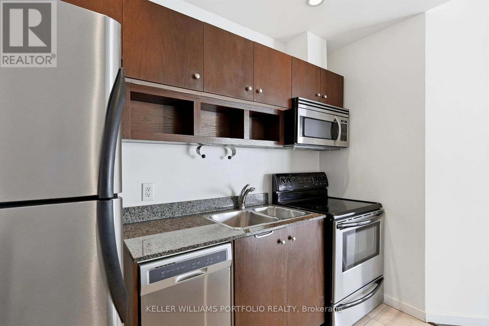 208 Queens Quay West — photo 16