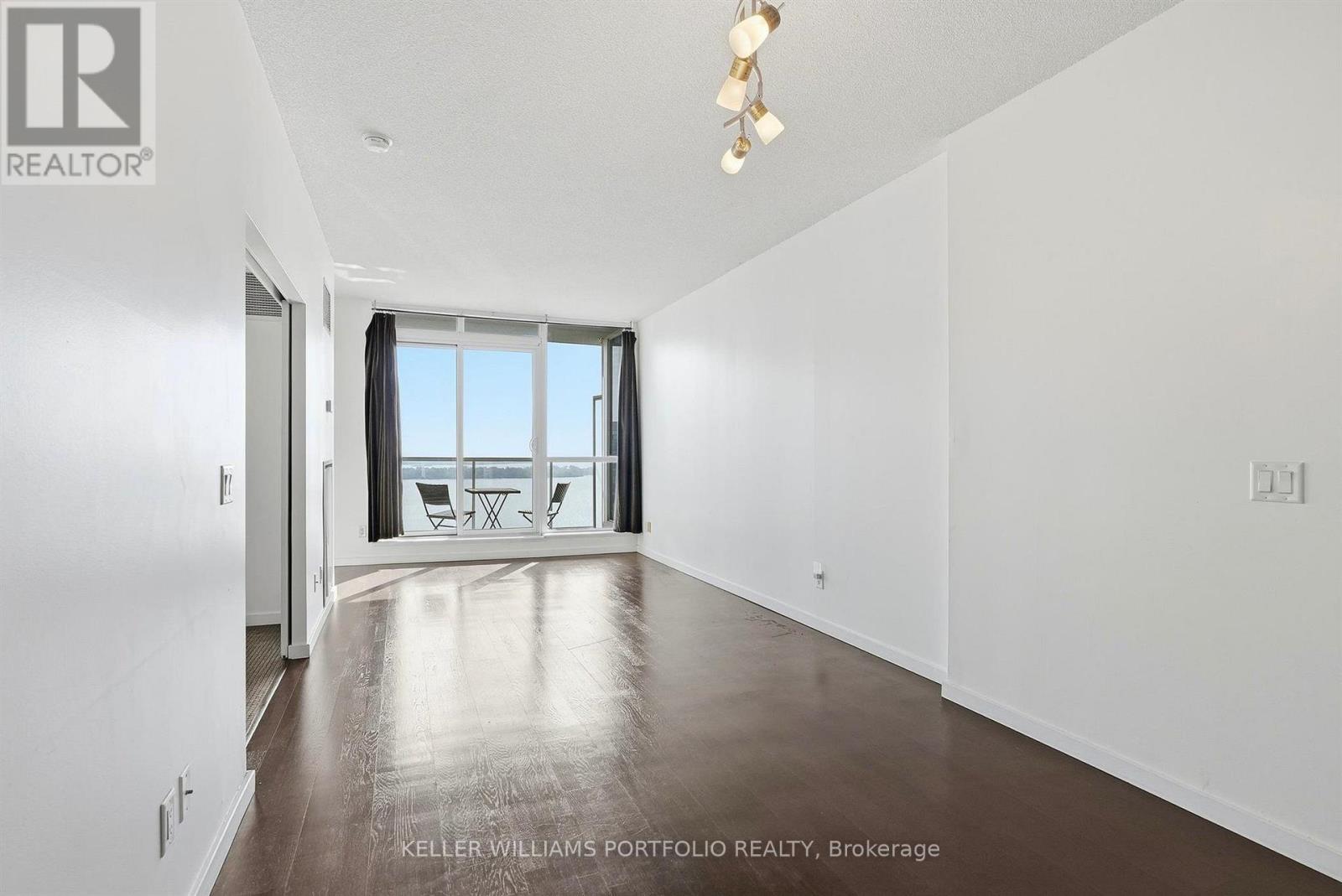 208 Queens Quay West — photo 17