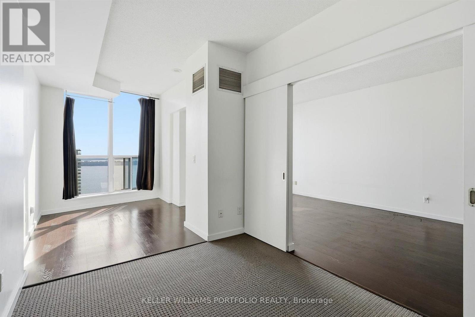 208 Queens Quay West — photo 25