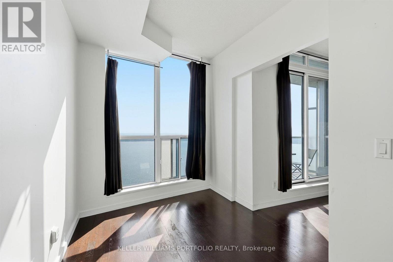 208 Queens Quay West — photo 28