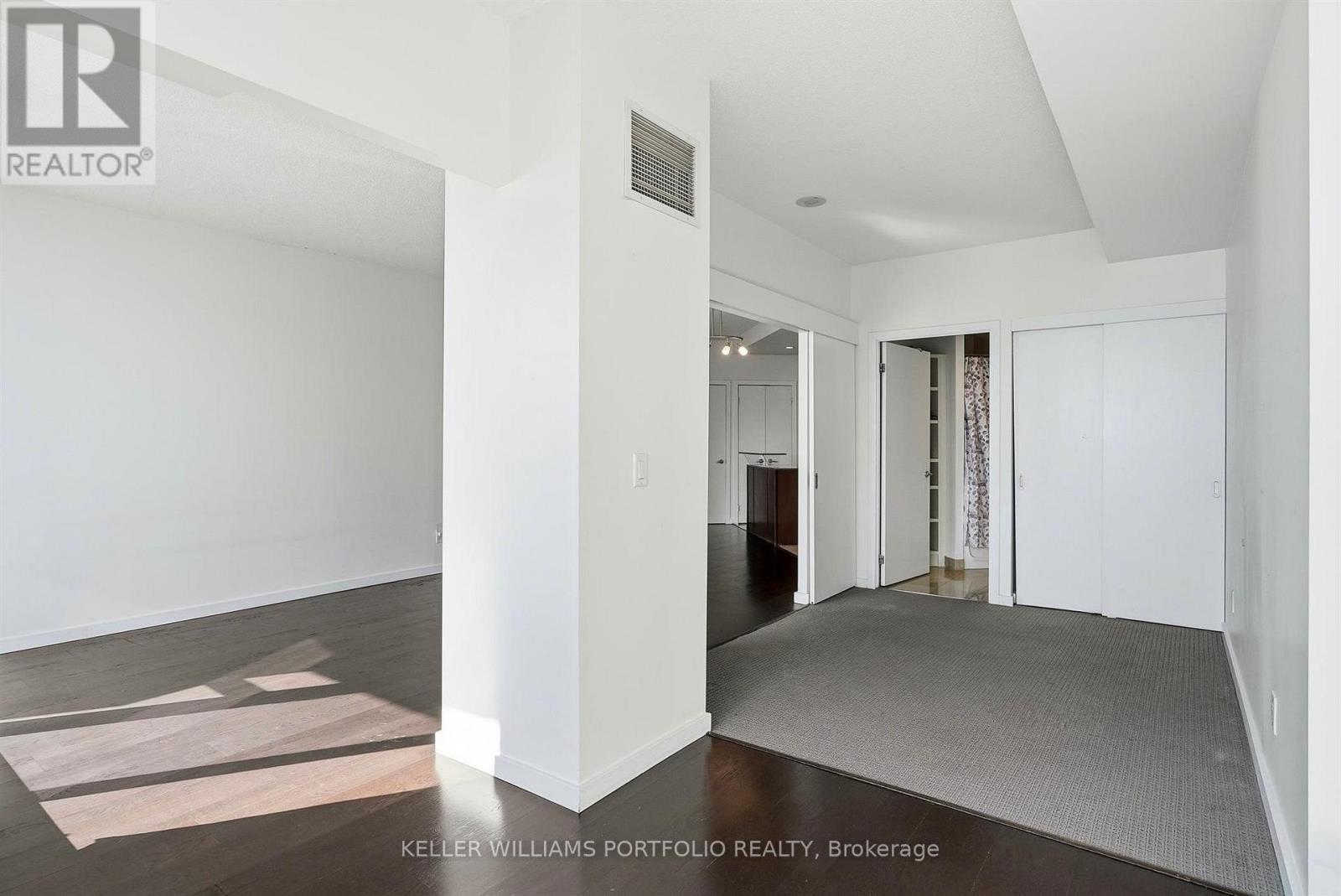 208 Queens Quay West — photo 29