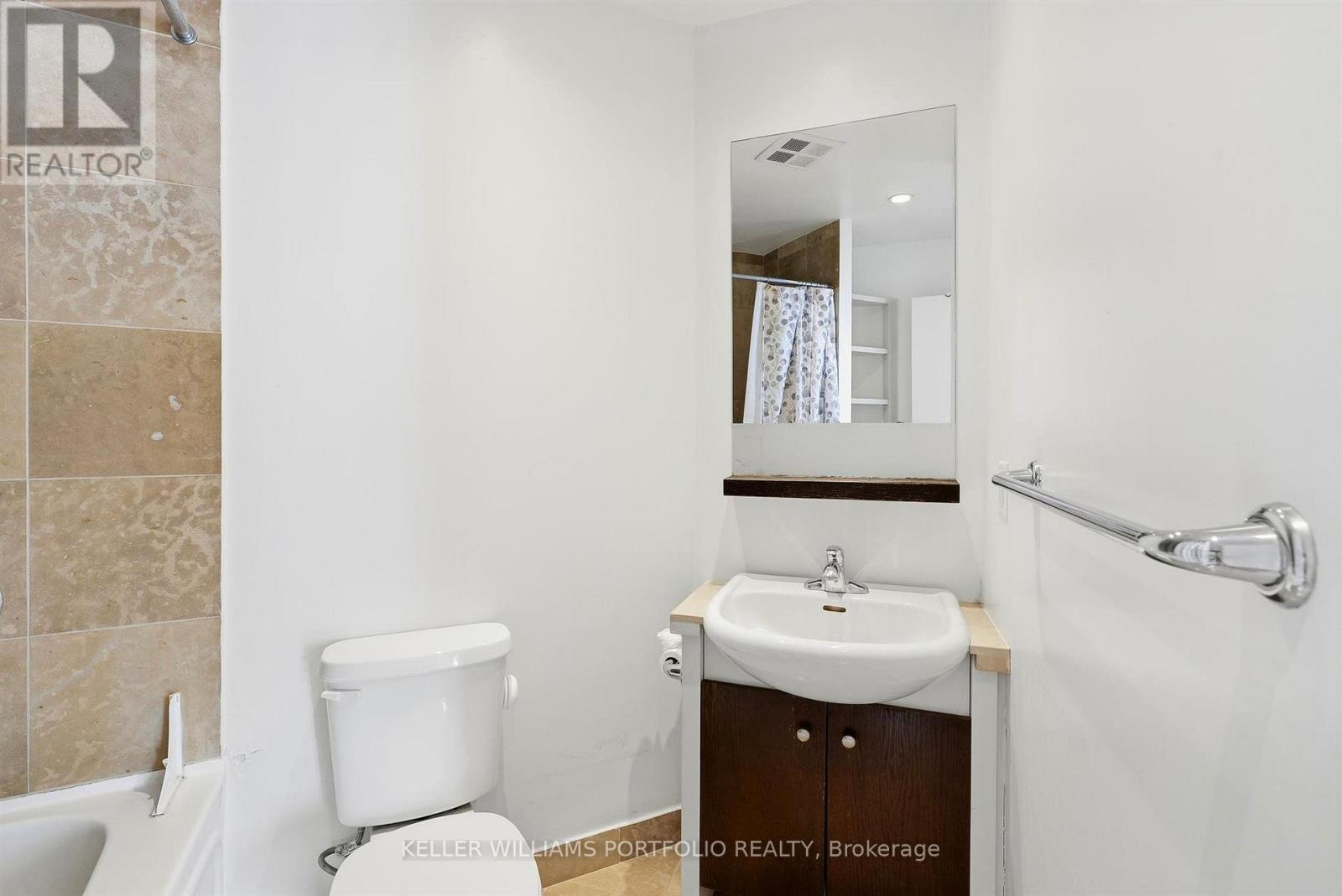208 Queens Quay West — photo 32