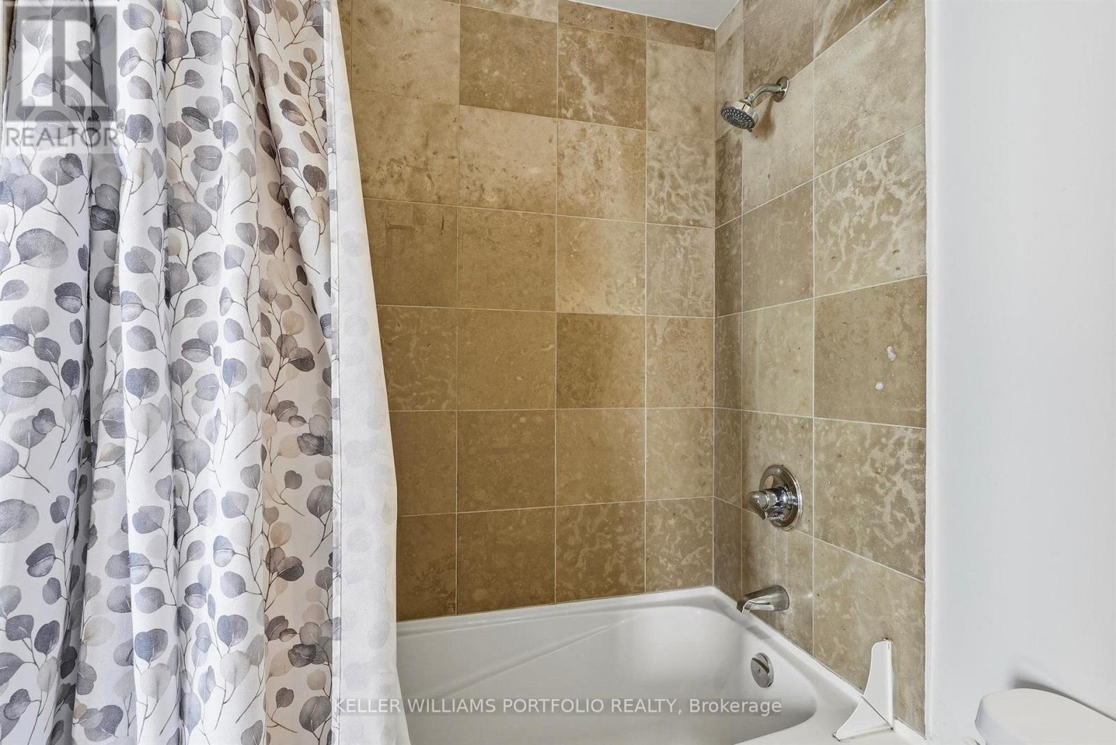 208 Queens Quay West — photo 33
