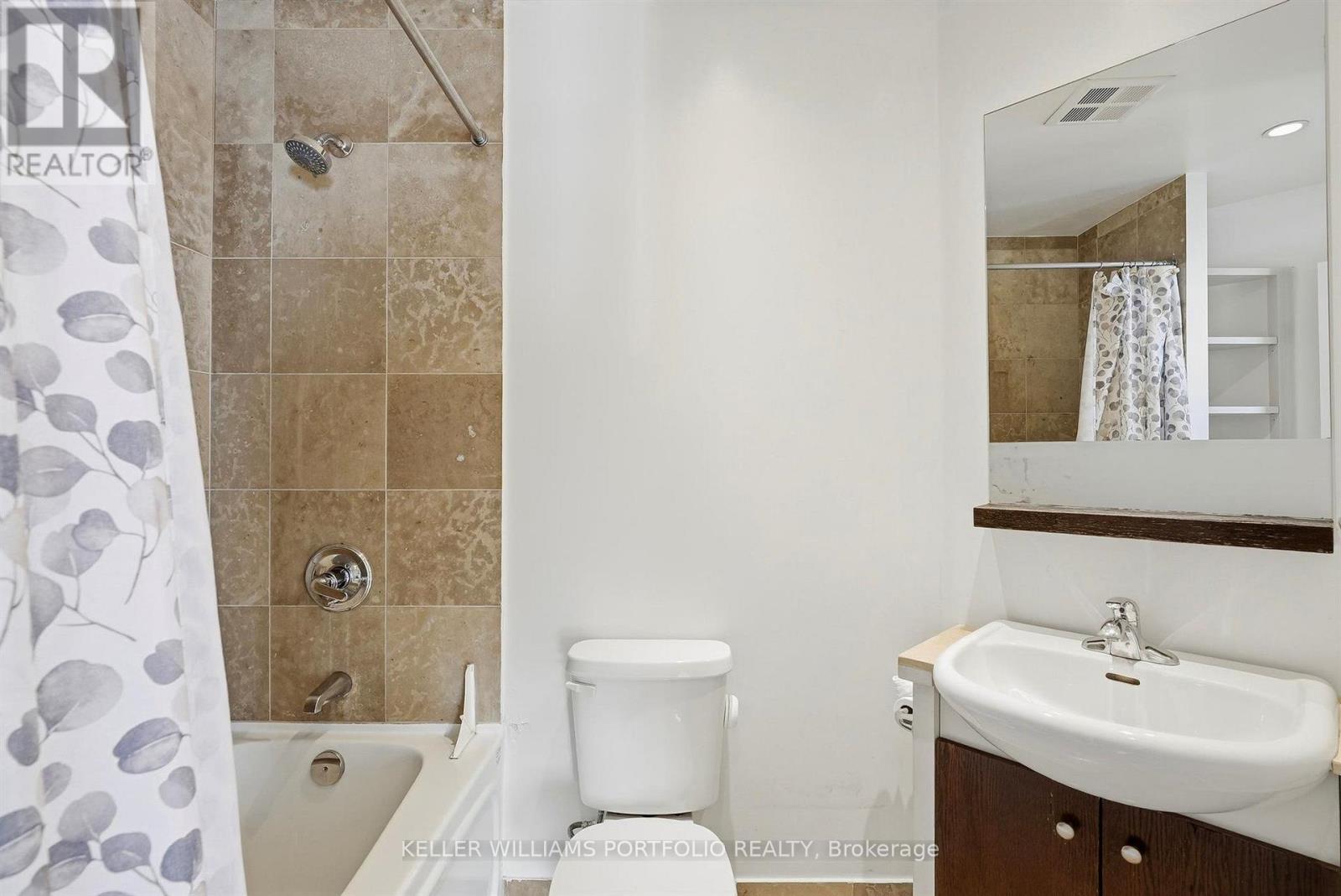 208 Queens Quay West — photo 34