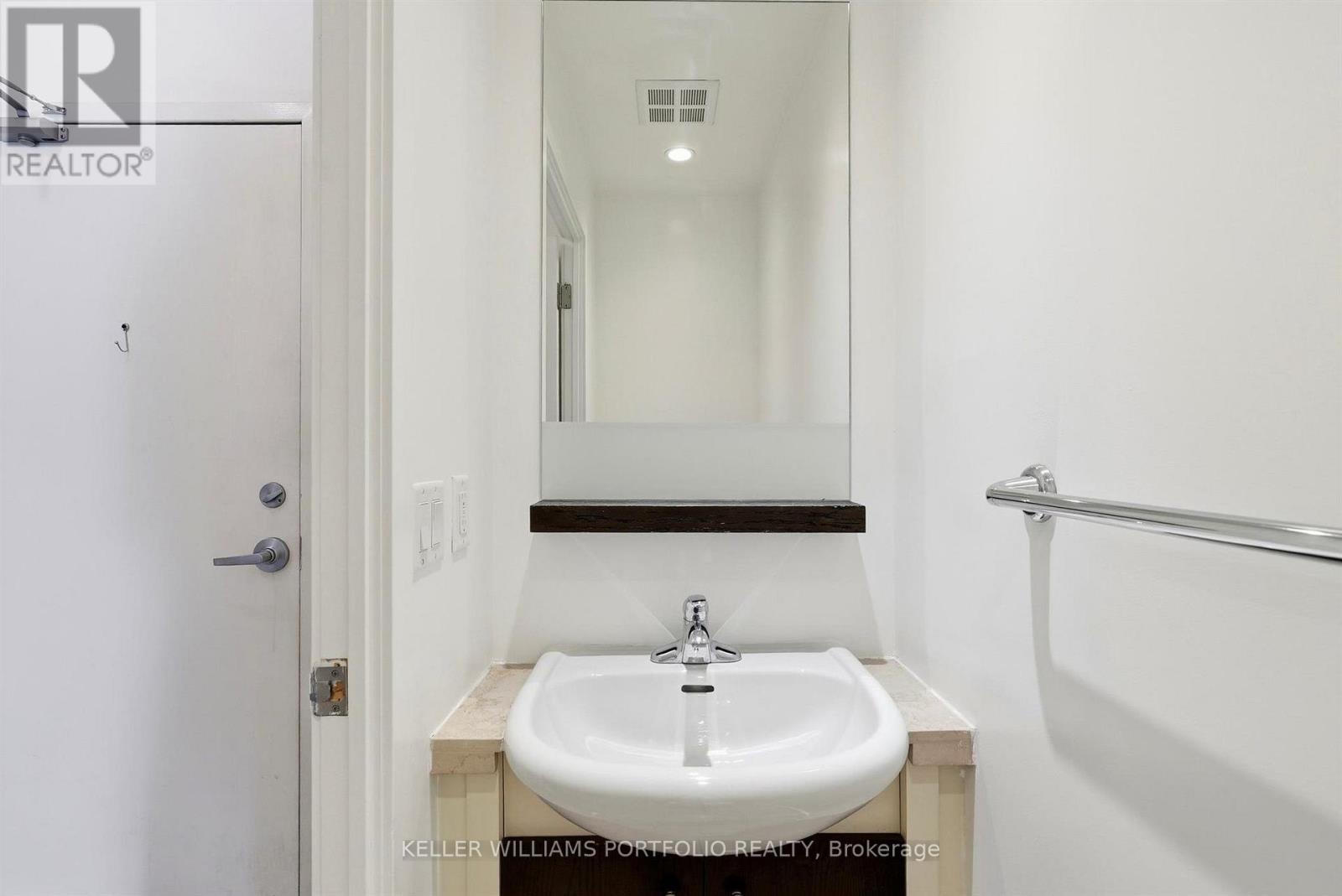 208 Queens Quay West — photo 35