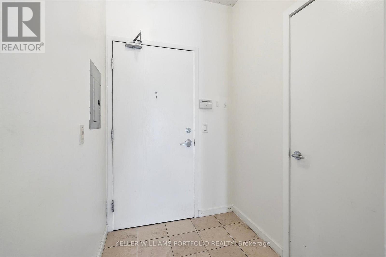 208 Queens Quay West — photo 8