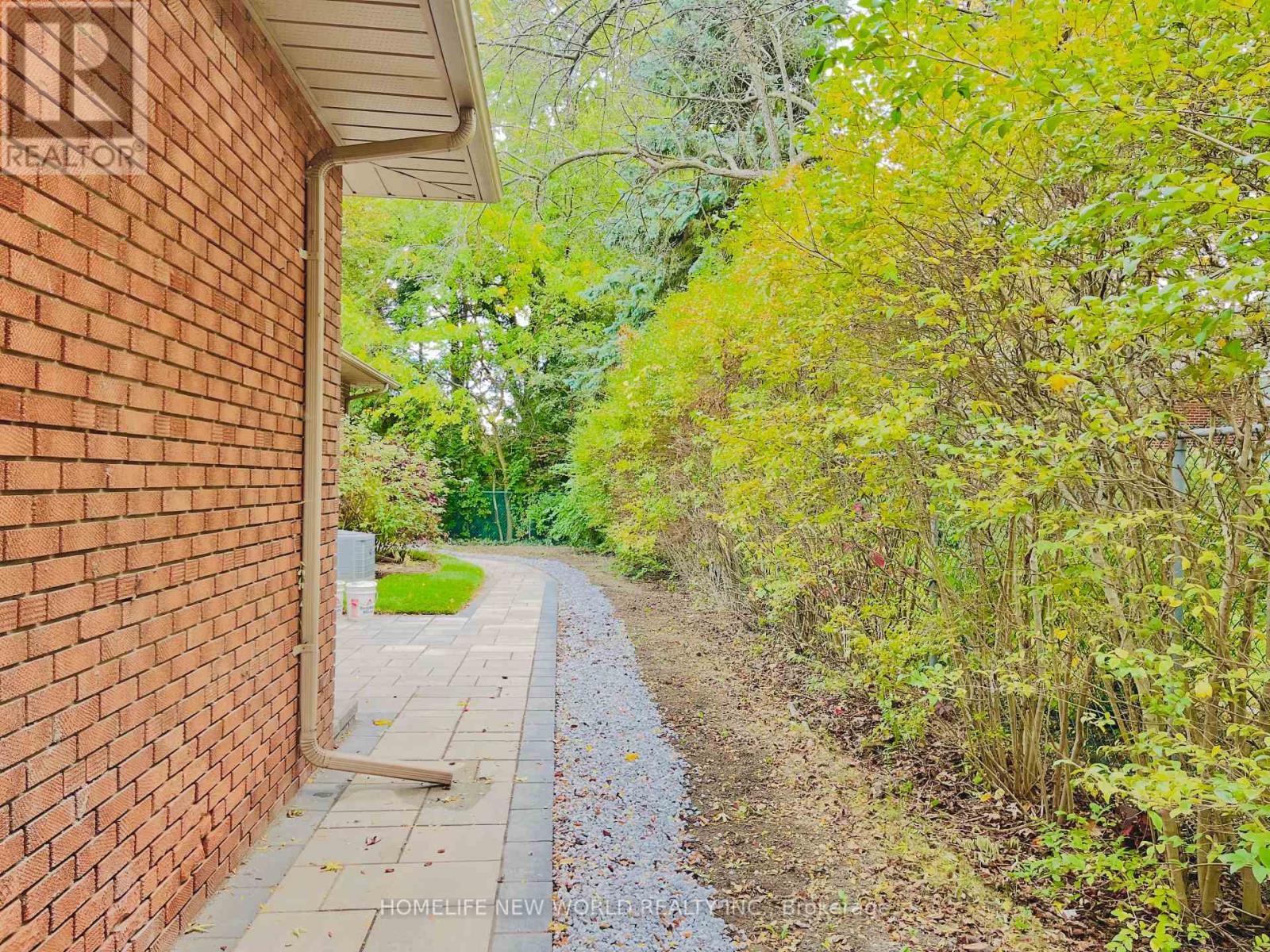 14 Rollscourt Drive — photo 41