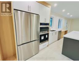 14 Rollscourt Drive, Toronto, ON M2L1X5 Photo 11