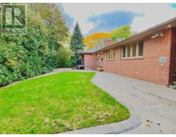 14 Rollscourt Drive, Toronto, ON M2L1X5 Photo 45