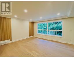 14 Rollscourt Drive, Toronto, ON M2L1X5 Photo 6