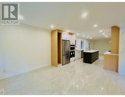 14 Rollscourt Drive, Toronto, ON M2L1X5 Photo 9