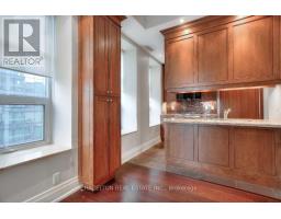 805 - 68 Yorkville Avenue, Toronto, ON M5R3V7 Photo 8