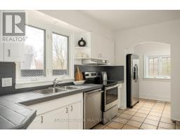 Pantry - 167 Welland Avenue, Toronto, ON M4T2J6 Photo 8