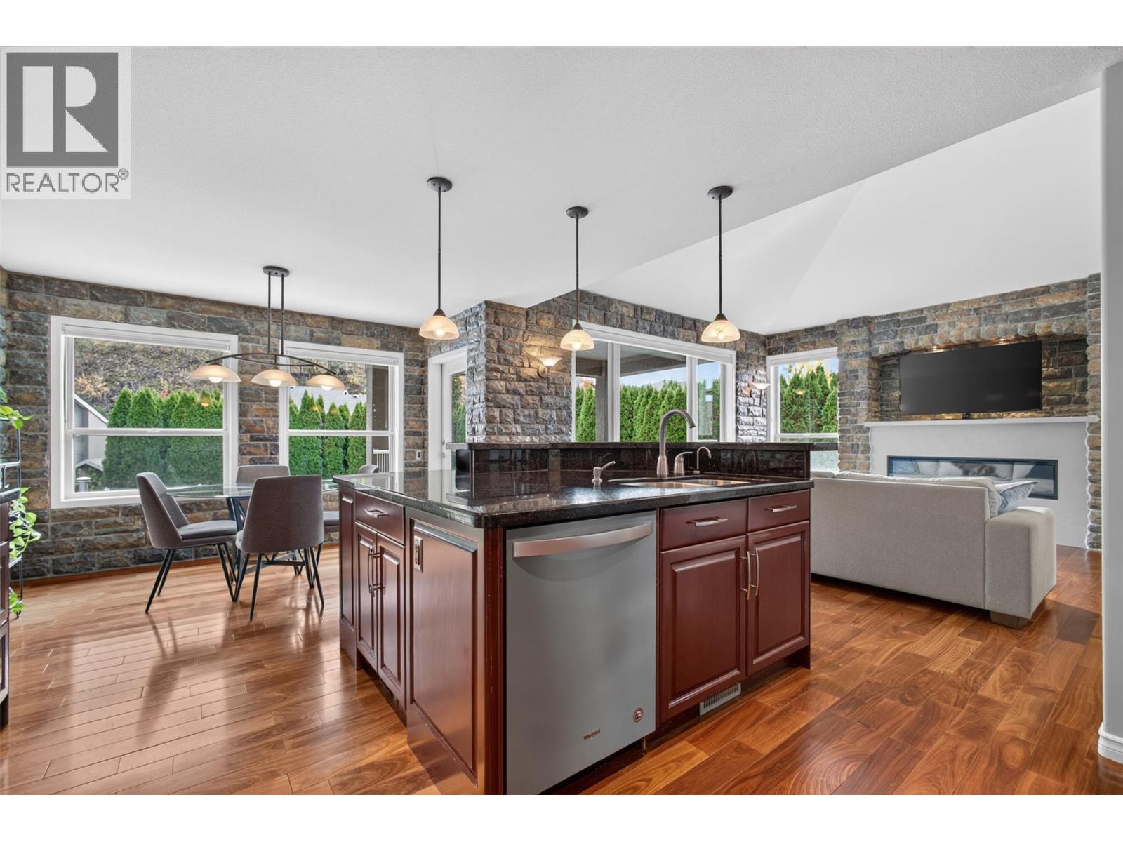 2512 Selkirk Drive - 10