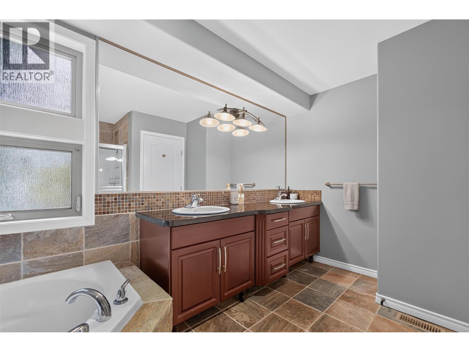  2512 Selkirk Drive, Kelowna