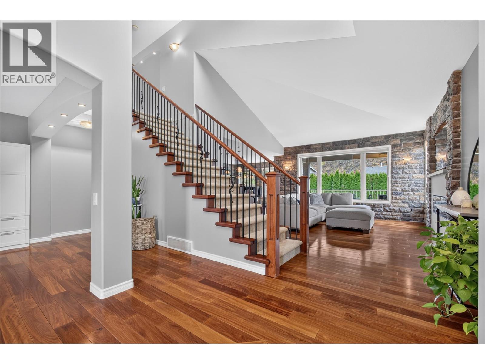 2512 Selkirk Drive - 6