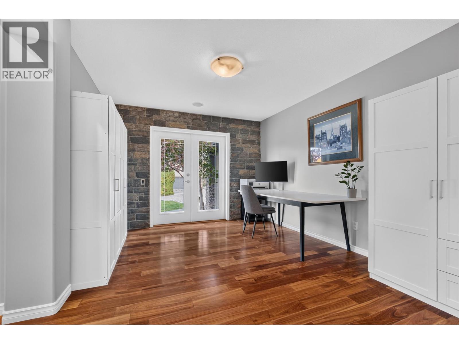 2512 Selkirk Drive - 8