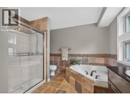 2512 Selkirk Drive, Kelowna, BC V1V2V6 Photo 30