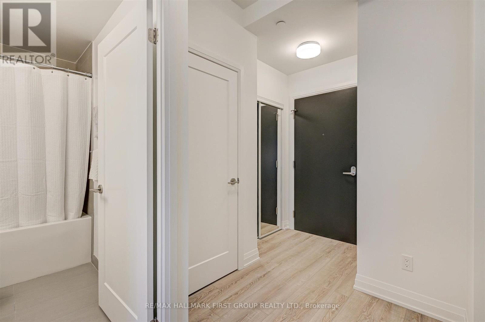 1017- 286 Main Street, Toronto, ON photo 6