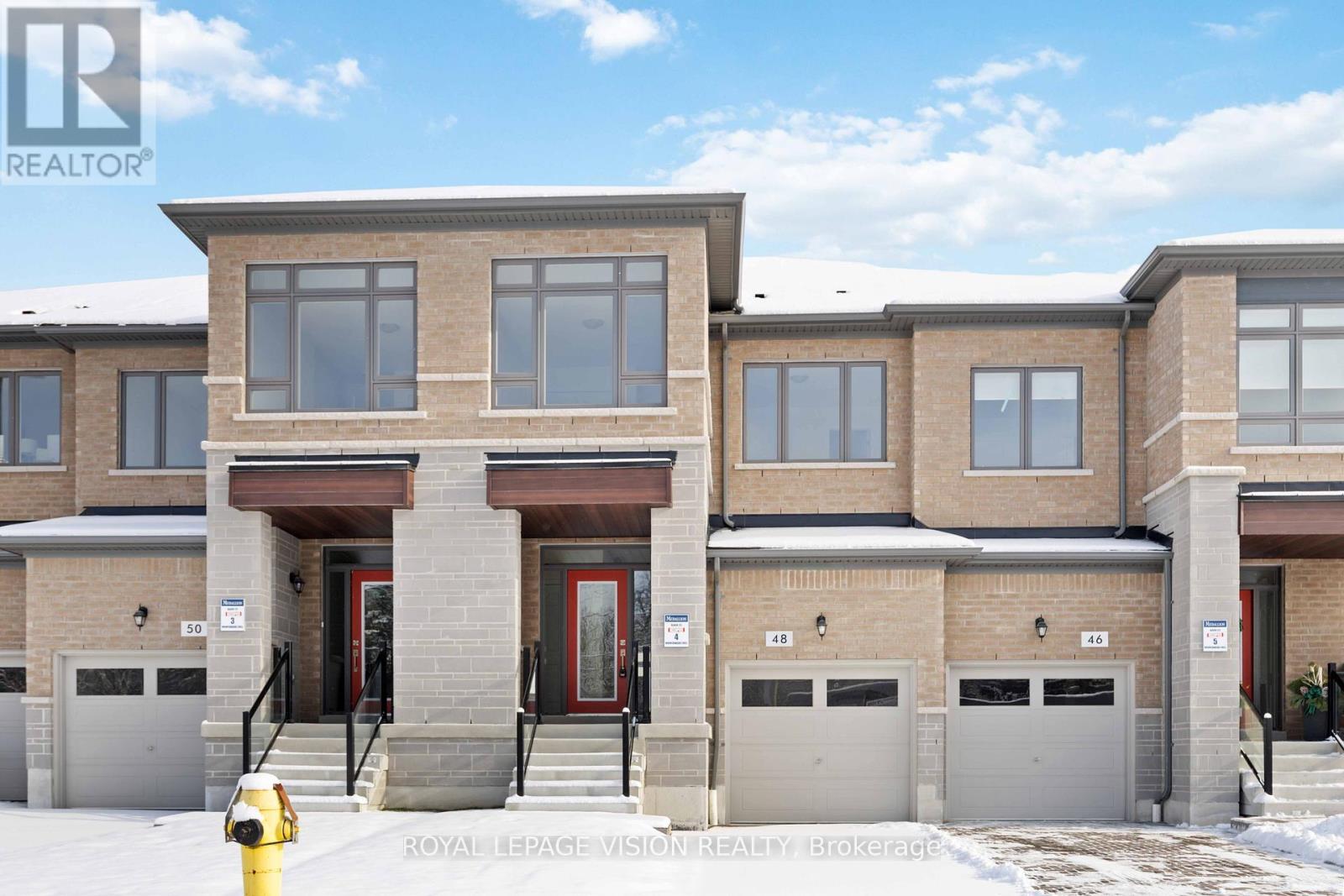 48 Mountainside Crescent, Whitby, ON photo 1