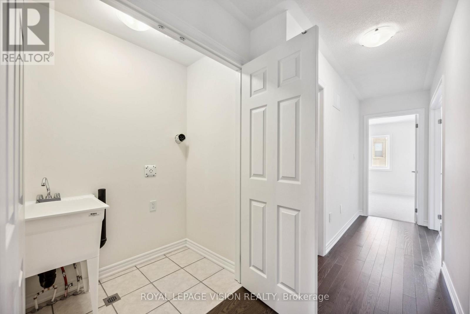 48 Mountainside Crescent, Whitby, ON photo 19