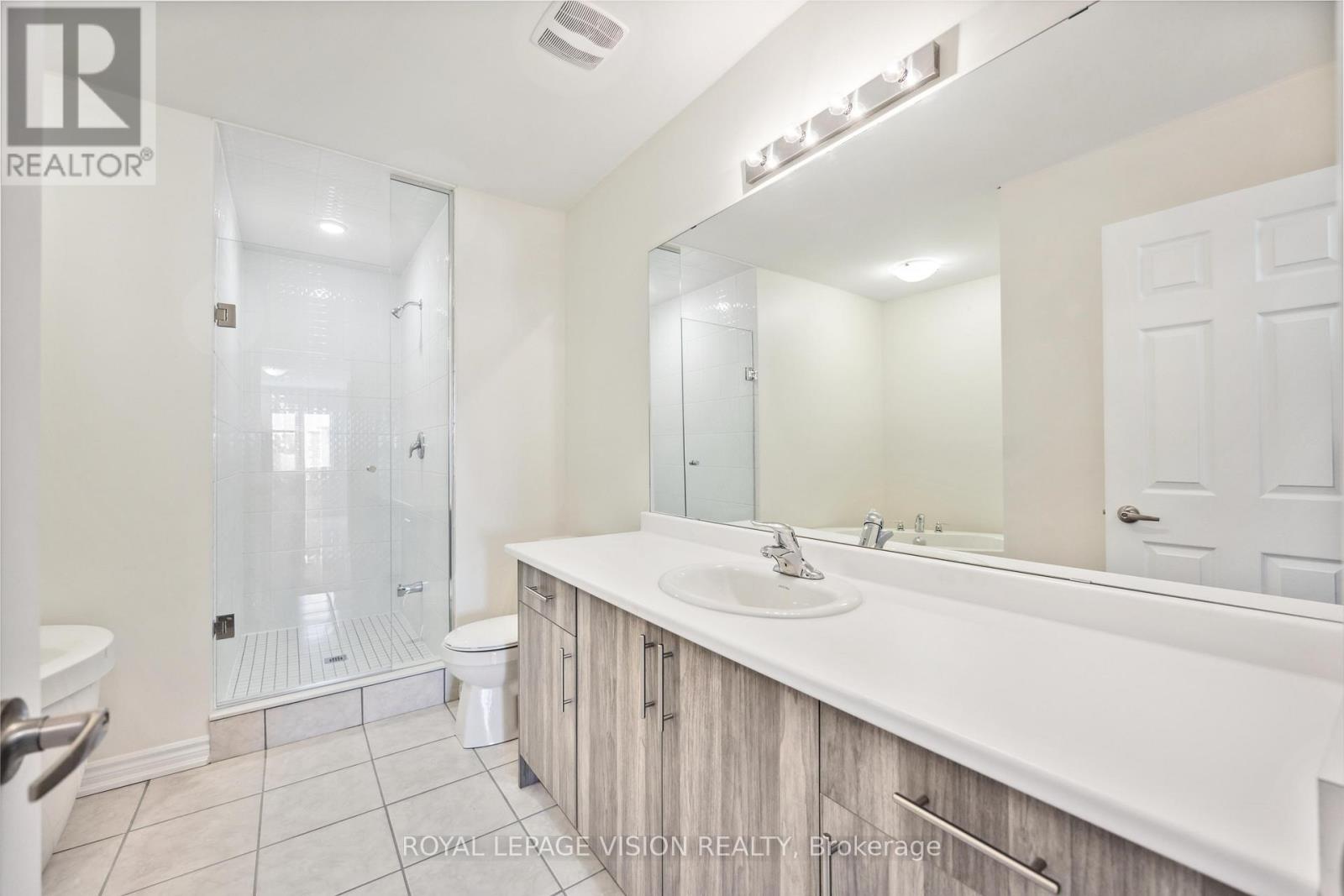 48 Mountainside Crescent, Whitby, ON photo 23