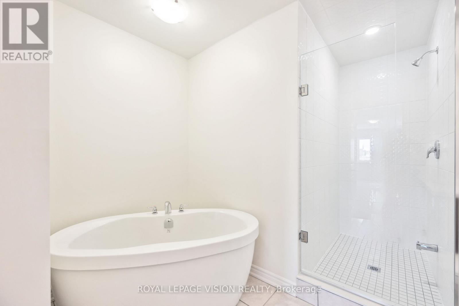 48 Mountainside Crescent, Whitby, ON photo 24