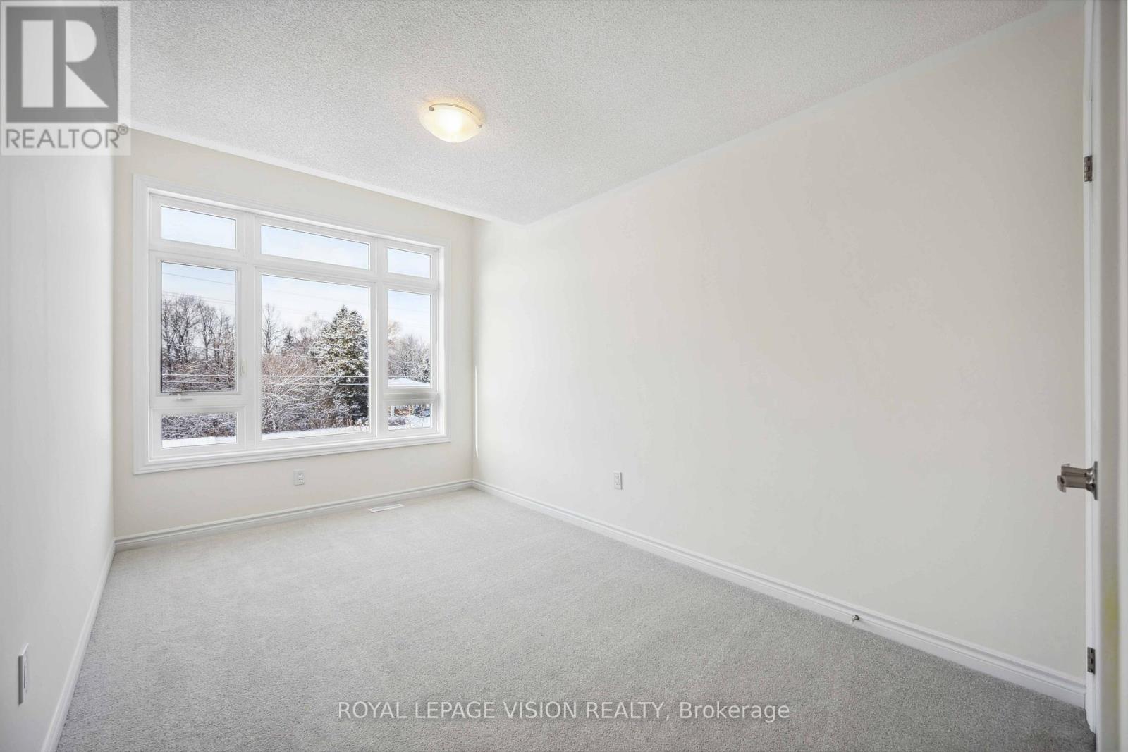 48 Mountainside Crescent, Whitby, ON photo 27