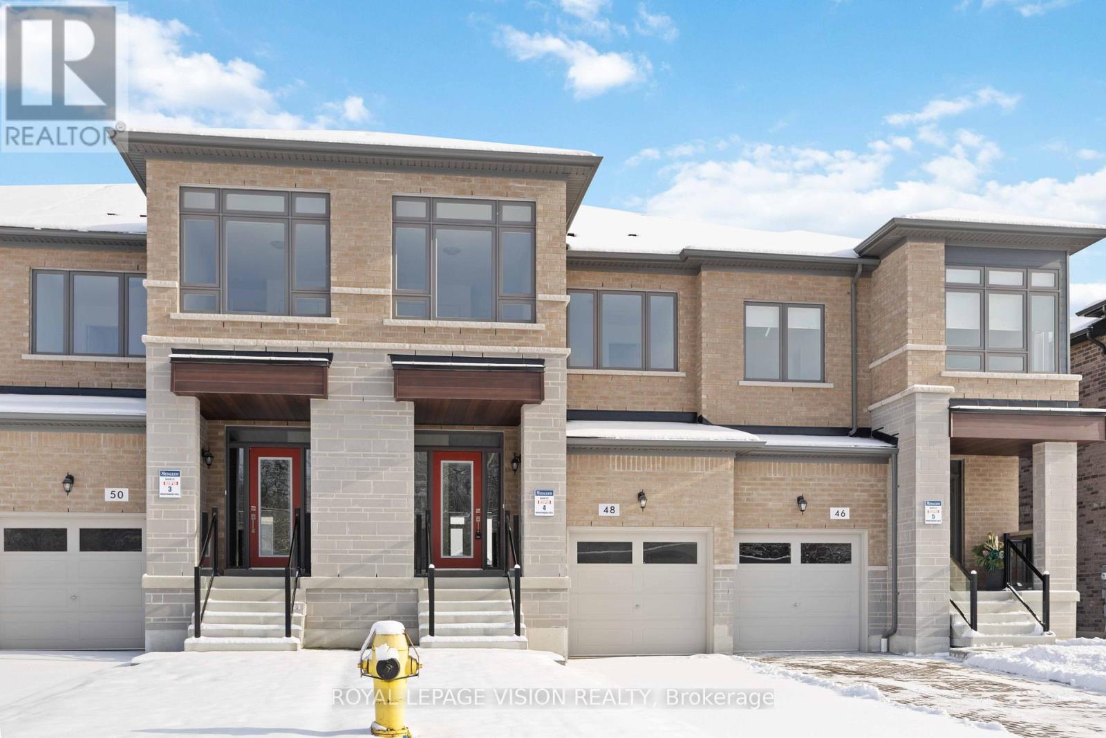 48 Mountainside Crescent, Whitby, ON photo 3