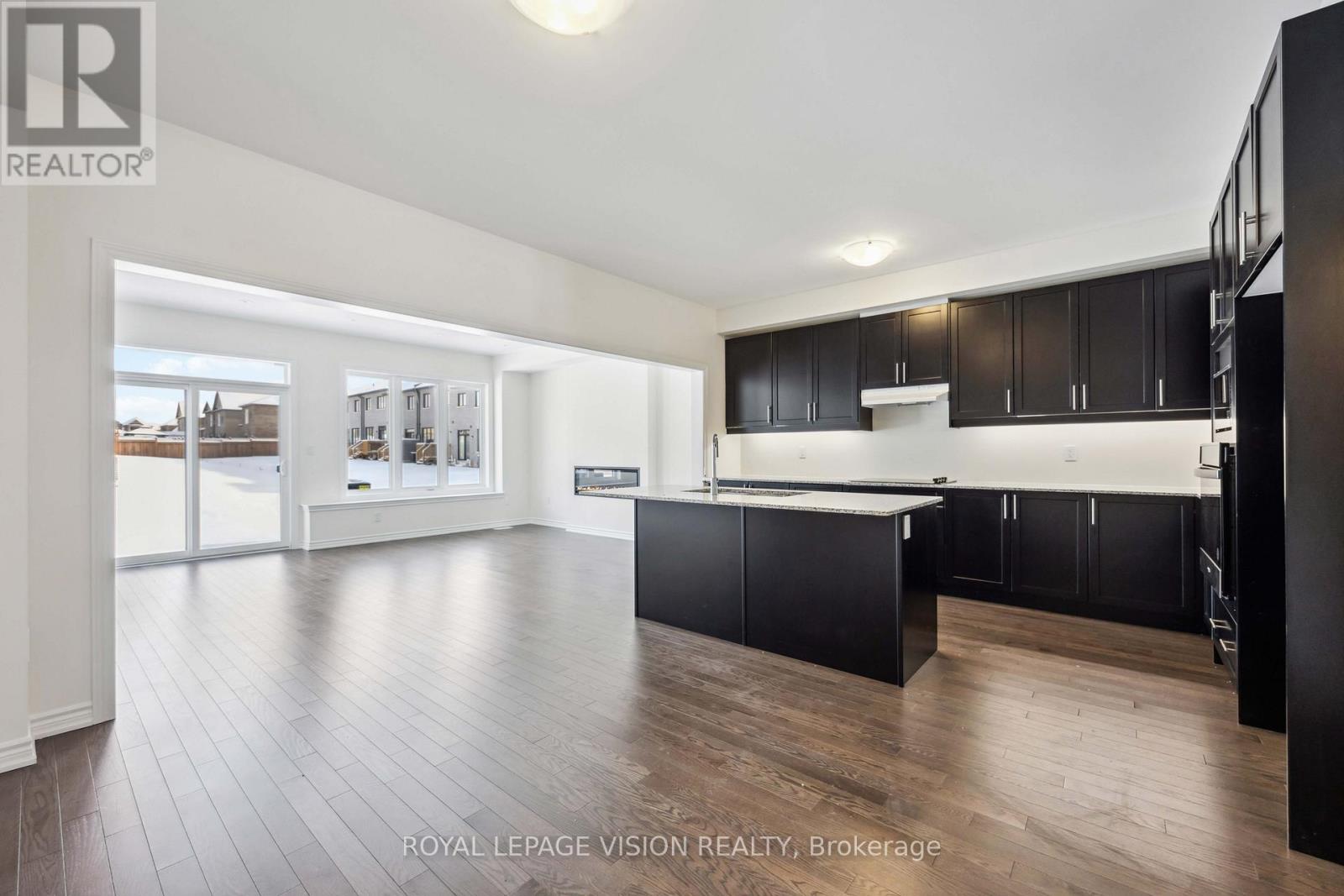48 Mountainside Crescent, Whitby, ON photo 6