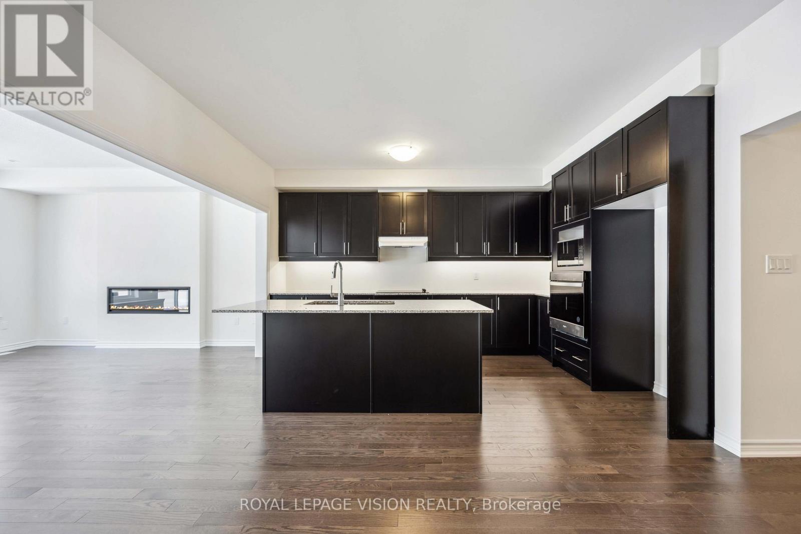 48 Mountainside Crescent, Whitby, ON photo 7