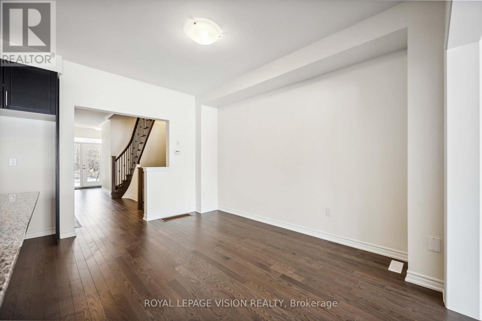 48 Mountainside Crescent, Whitby, ON photo 8