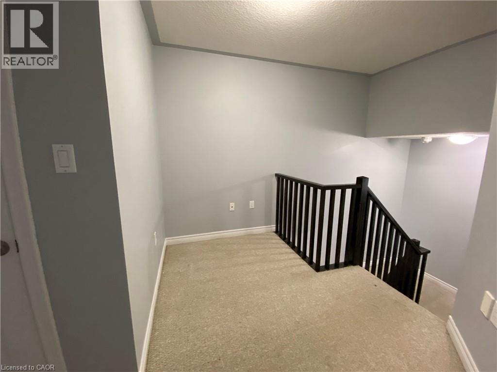 90 BLOOM Crescent, Stoney Creek — photo 10