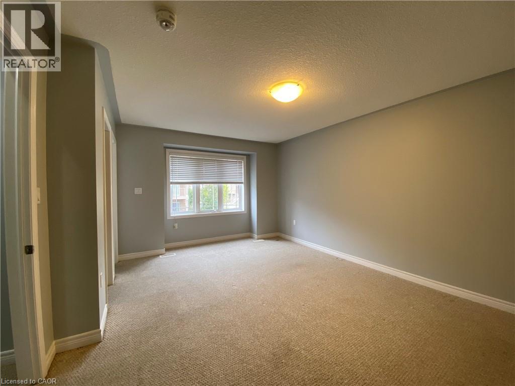 90 BLOOM Crescent, Stoney Creek — photo 7