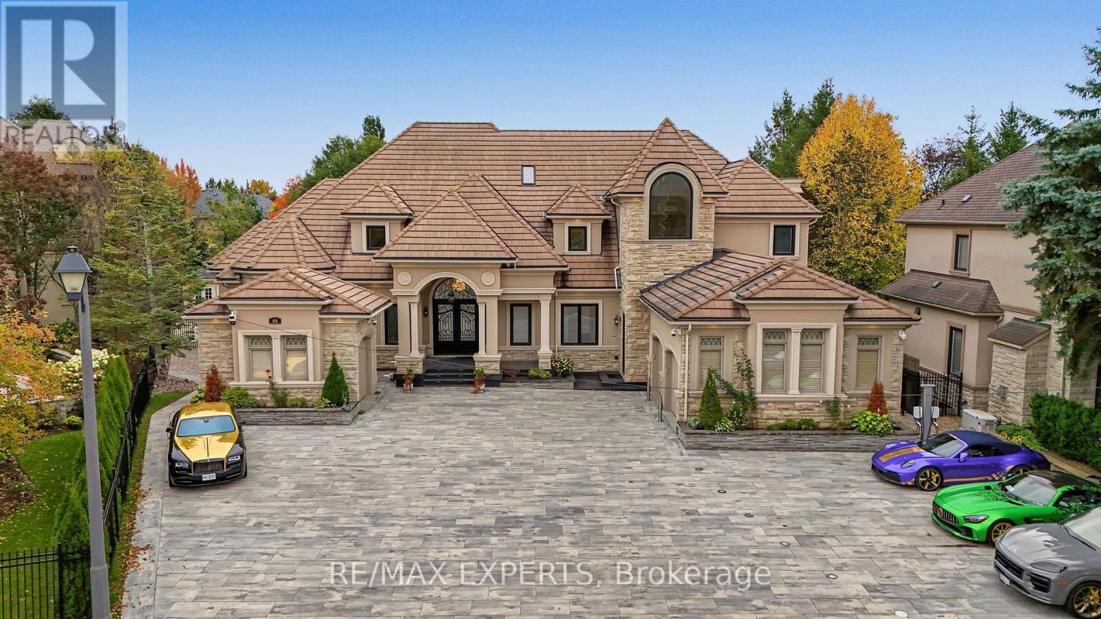 33 HIGHLAND CREEK COURT, Vaughan (Kleinburg) — photo 2