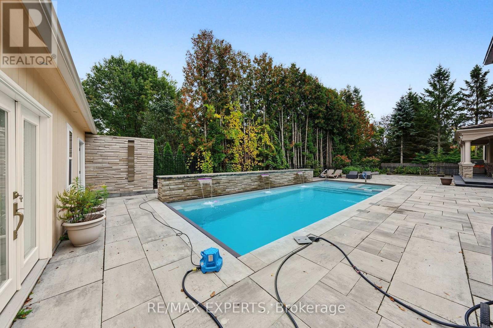33 HIGHLAND CREEK COURT - 37