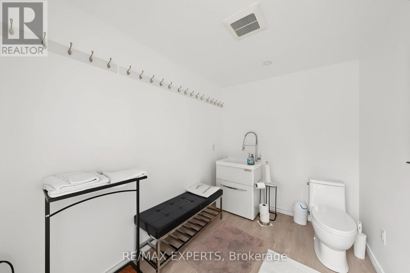 33 HIGHLAND CREEK COURT - 42