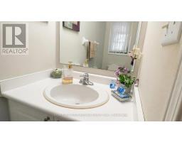 24 Cape Breton Court, Richmond Hill, ON L4E3W4 Photo 12