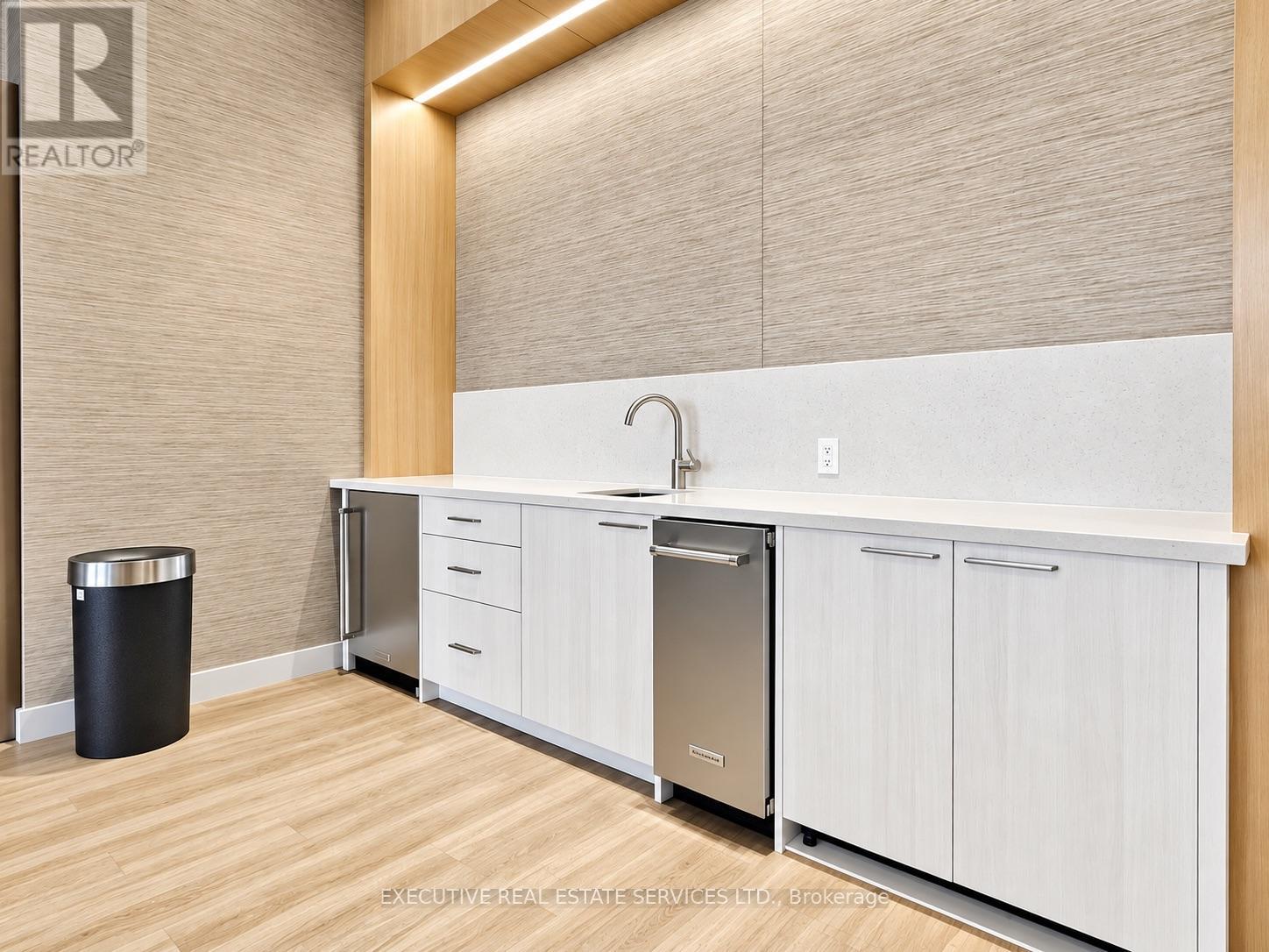 8960 Jane Street South — photo 32