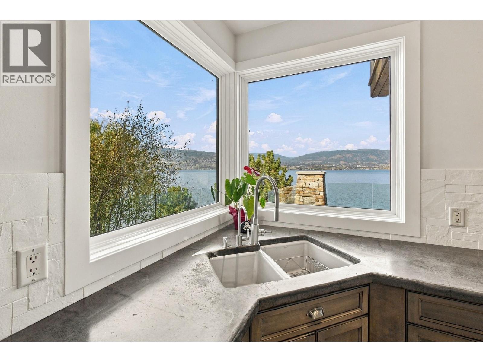 6850 Lakeshore Road, Kelowna - Image 1