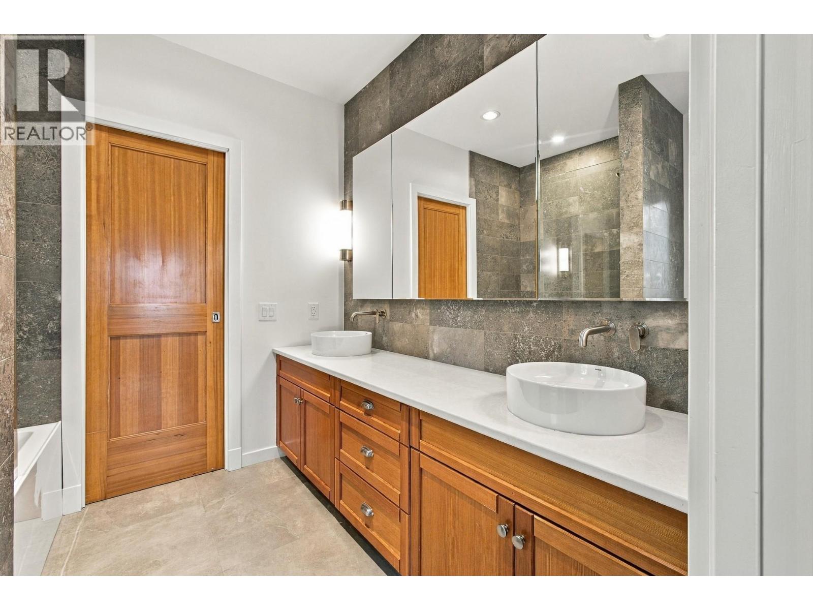 6850 Lakeshore Road, Kelowna - Image 1