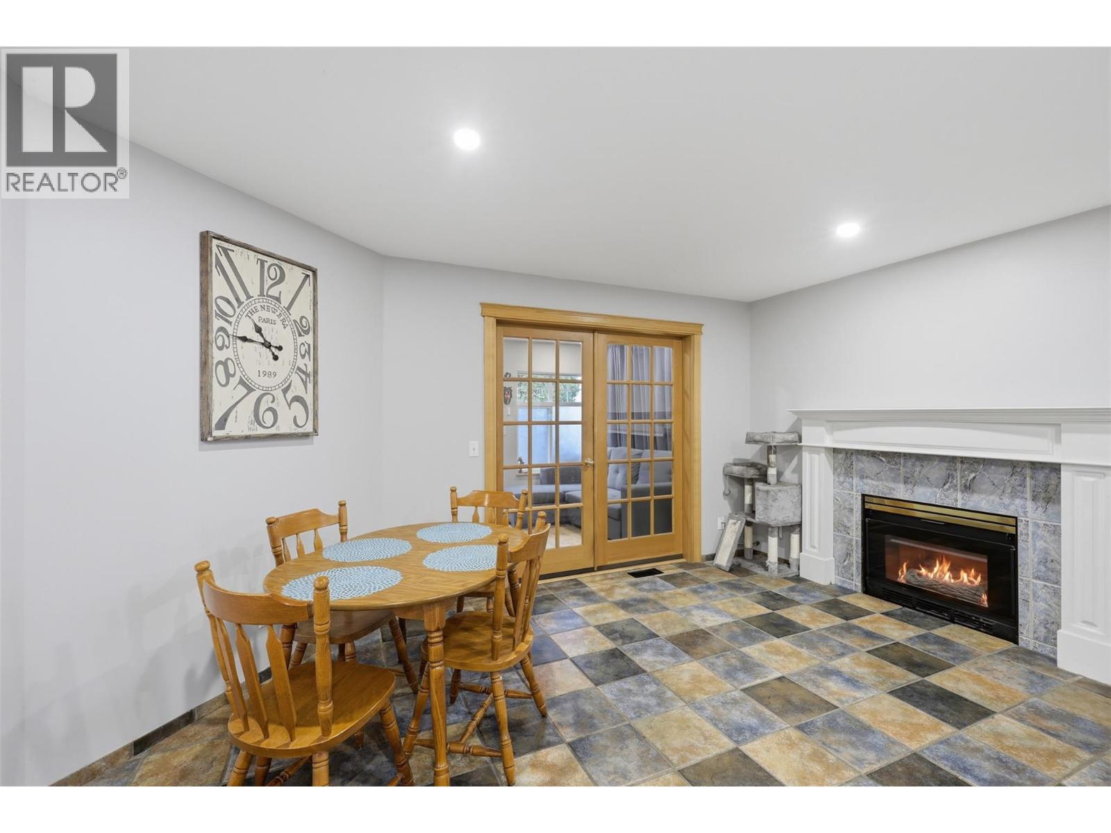 2435 DRUMMOND Court - 20