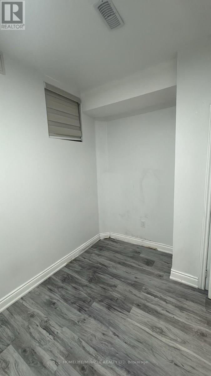40 Eastman Drive — photo 16
