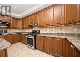 Kitchen - 22 Janetville Street, Brampton, ON L6P2H5 Photo 11