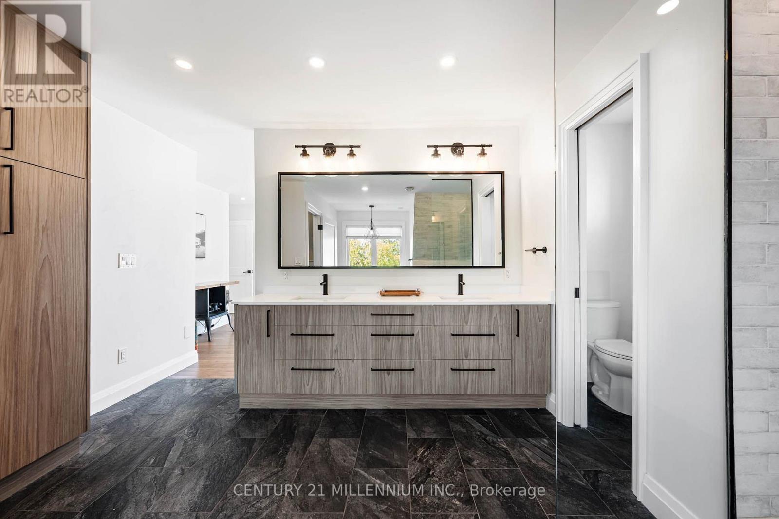 2 AMANDA STREET - 27